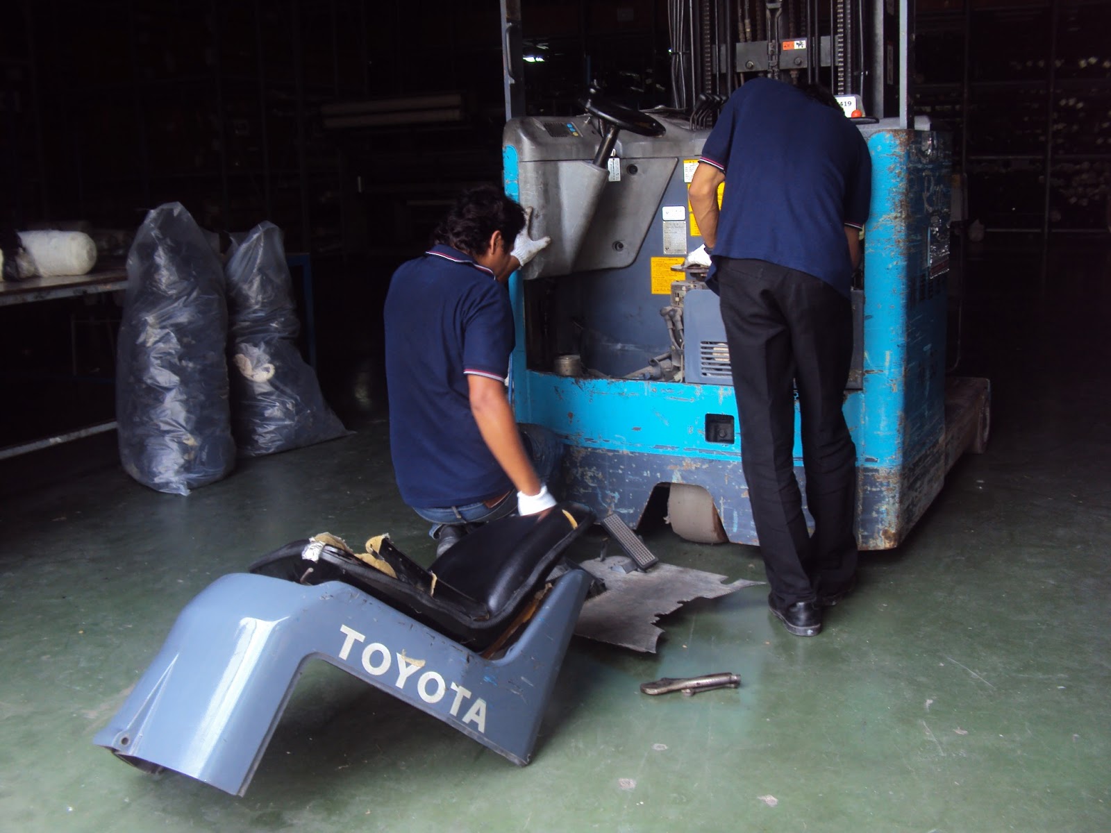 PCN FORKLIFT THAILANDซ่อมรถยกไฟฟ้า เช่ารถโฟล์คลิฟท์ น้ำมัน และแก๊ส ทุก