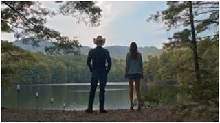 Adegan Film The Longest Ride ketika Luke bersama Sophia di tepi danau