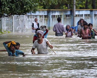 बाढ़ एक अभिशाप निबंध | Essay on Flood in Hindi