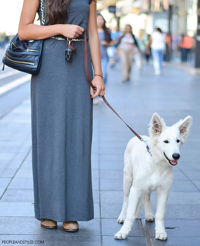 Nikol Ščrbec, ekonomistica. Moda, dizajn: ulična moda Zagreb, rujan 2015. street style fashion September 2015. How to wear maxi grey dress by peopleandstyles.com