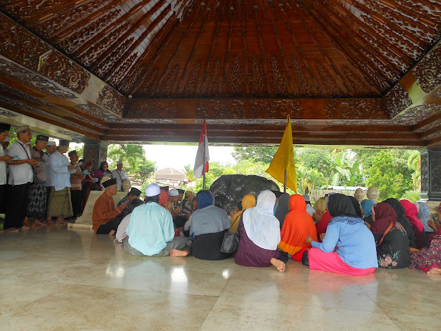 Makam Ibunda - Bung Karno - Ayahanda