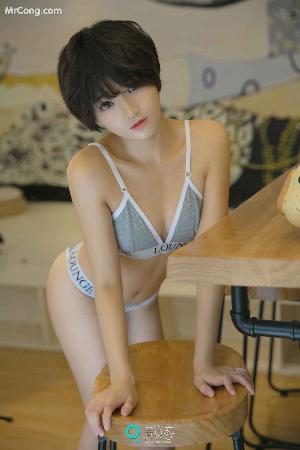 QingDouKe 2017-10-06: Model Yue Ye (悦 爷) (54 photos)