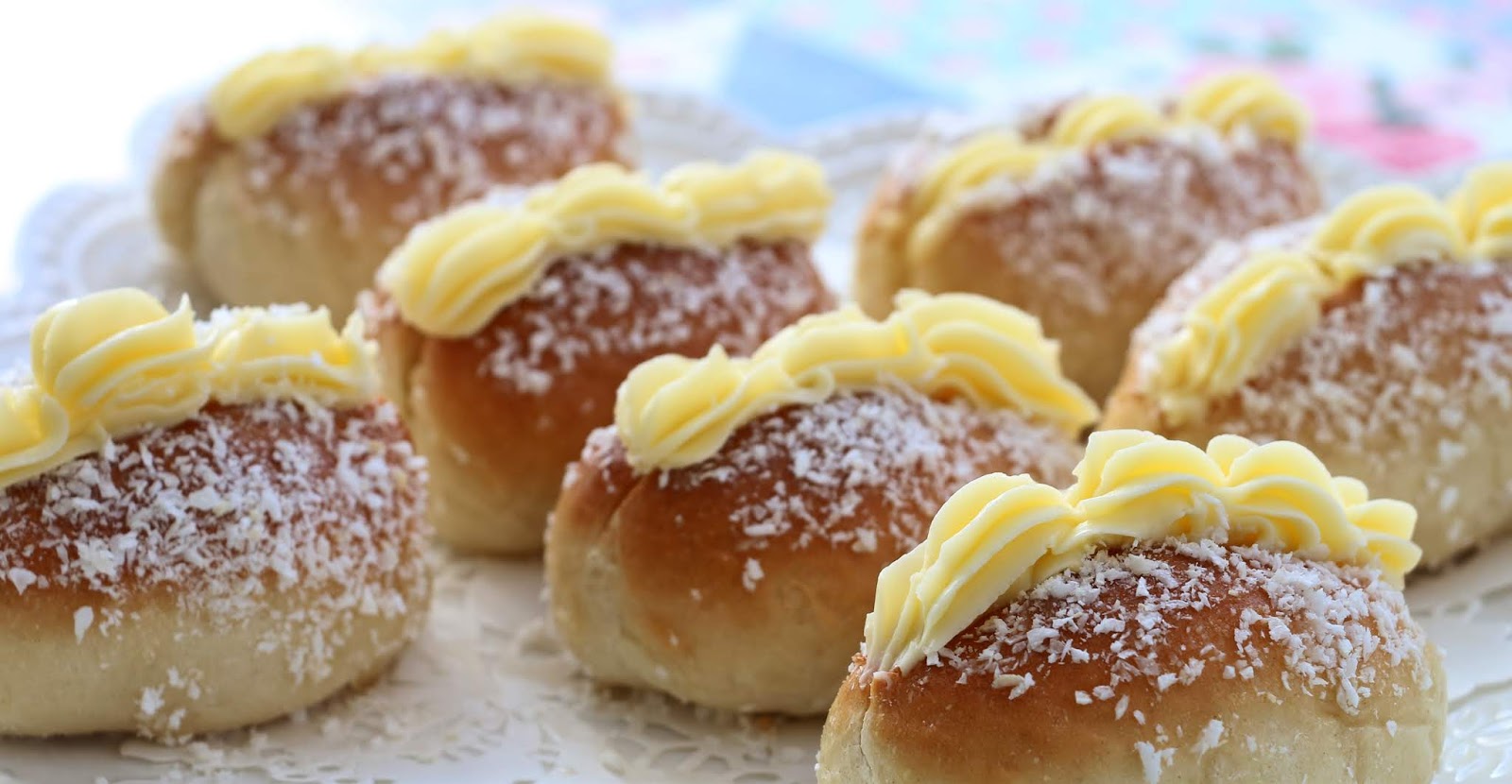 Josephine's Recipes Coconut Cream Buns 椰絲奶油包做法，小時的最愛