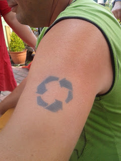 Recycling Symbol als Airbrush Tattoo