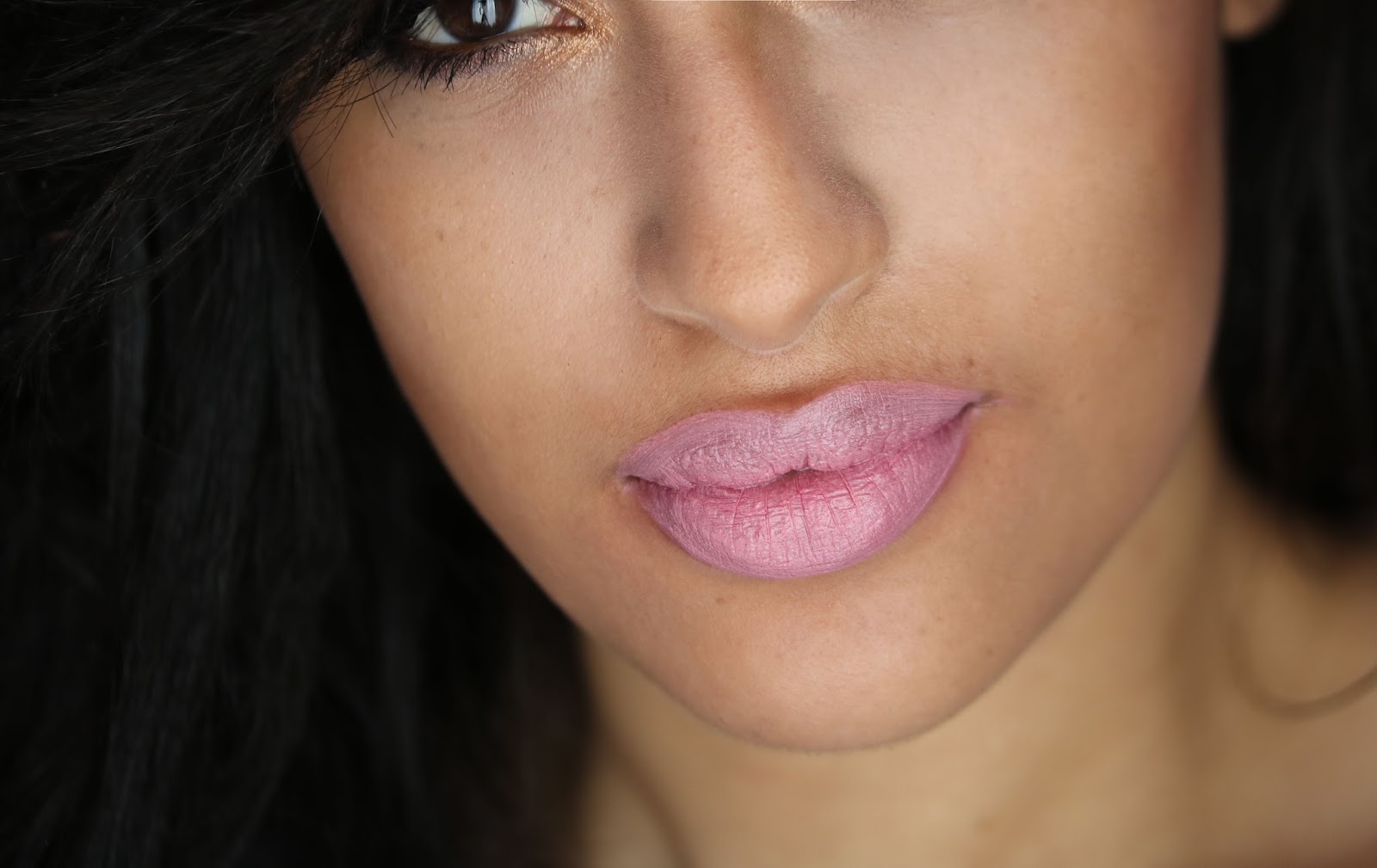 Essence Cosmetics , Essence cosmetiques , Essence , MATT MATT MATT LONGLASTING LIPGLOSS , revue , avis , rosemademoiselle , rose mademoiselle , blog beauté , paris , revue , avis , france , swatch ,