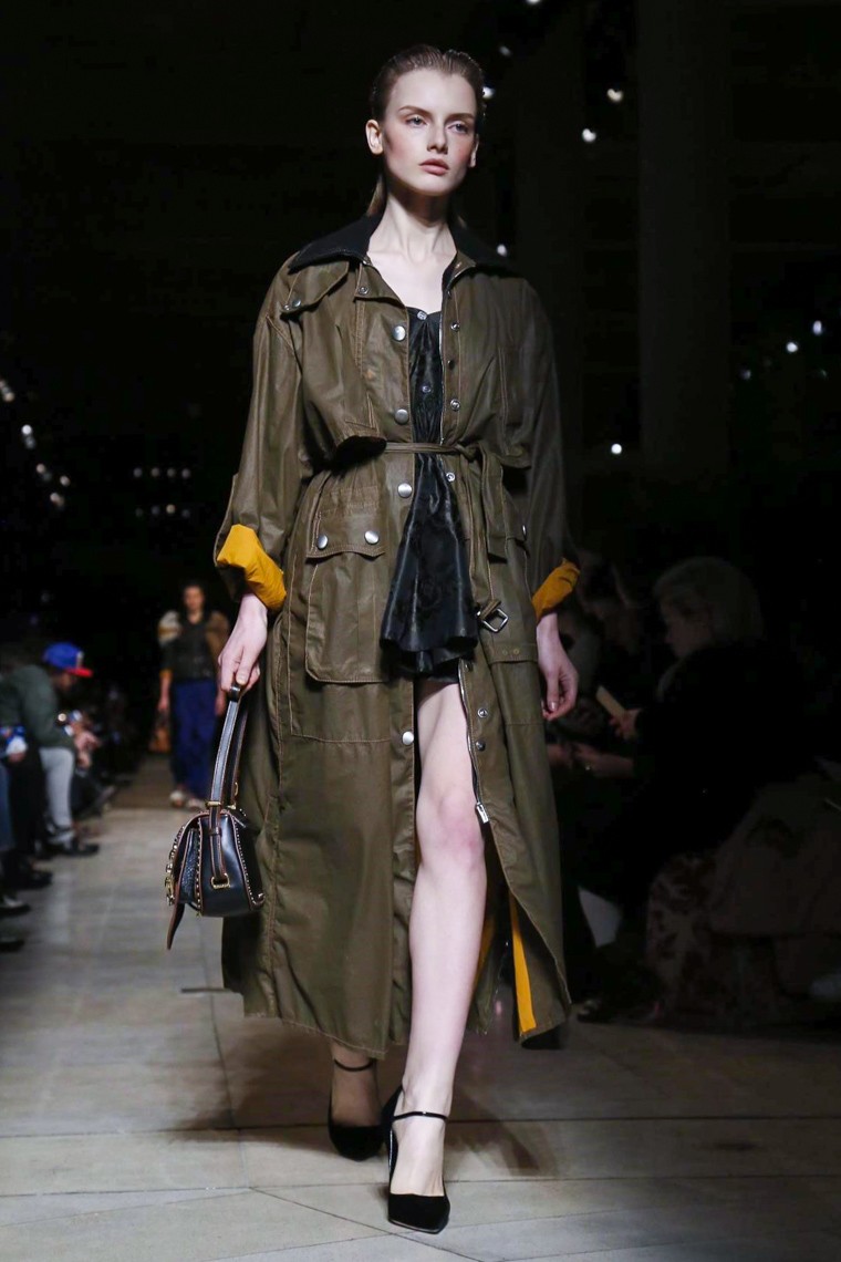 Miu Miu Fall/Winter 2016-2017 RTW PFW miu-miu-fall-winter-2016-2017-collection-paris-fashion-week, miu-miu-fall-winter-2016-2017, miu-miu-fall-winter-2016, miu-miu-fall-winter-2017, miu-miu-fall-winter, miu-miu-fall, miu-miu-fall-2016-2017, miu-miu-fall-2016, miu-miu-fall-2017, miu-miu-automne-hiver, miu-miu-automne-hiver-2016-2017, miu-miu-automne-hiver-2016, miu-miu-automne-hiver-2017, miu-miu-aw16, paris-fashion-week-2016, du-dessin-aux-podiums, dudessinauxpodiums