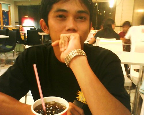 Oura Galaxy: Abang, Kau selalu di hatiku.. :)