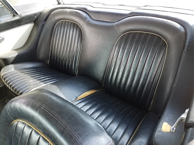1959_Thunderbird_seats_black