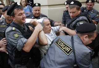 Garry Kasparov arrêté © Reuters Tatyana Makeyeva