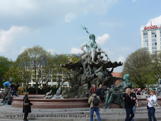 alexanderplatz, neptunbrunnen
