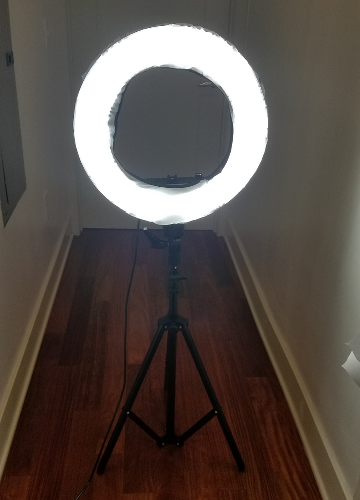 Easy Diy Photobooth For Weddings La Vie En May Petite Set Up Your Ring Light About 7 To 8 Feet Away From The Backdrop You Can Have A Friend Snap Pictures With Their Phone Behind