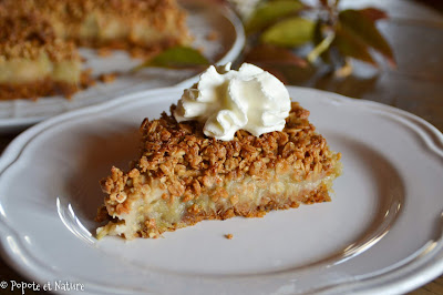 Tarte crumble à la compote rhubarbe-banane et au pain d'épices ©Popote et Nature Tarte crumble à la compote rhubarbe-banane et au pain d'épices ©Popote et Nature