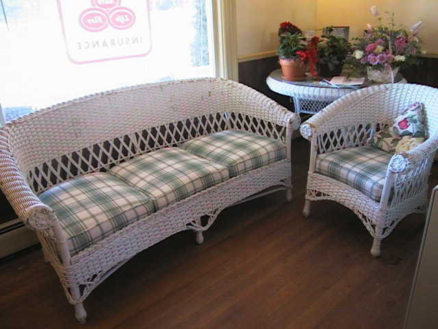 antique-wicker-furniture