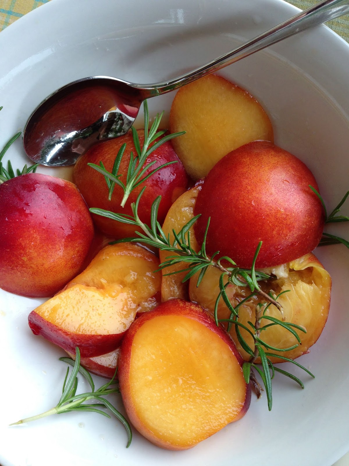 Gourmet DIY Shanghai Grilled peaches with rosemary and brandy