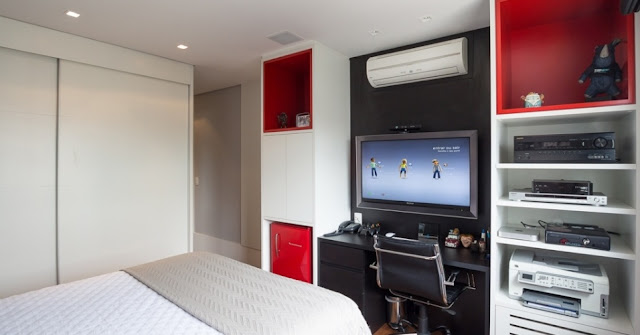Frigobar na decoração de quartos Frigobar embutido em estante