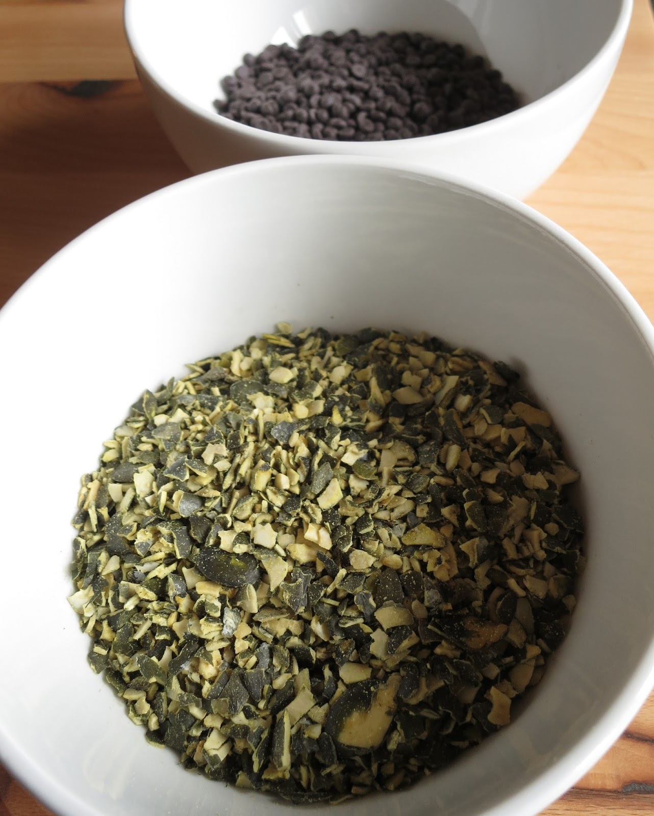 Fliederbaum: herbstlicher Marmorguglhupf mit Kürbiskernöl und Kürbiskernen