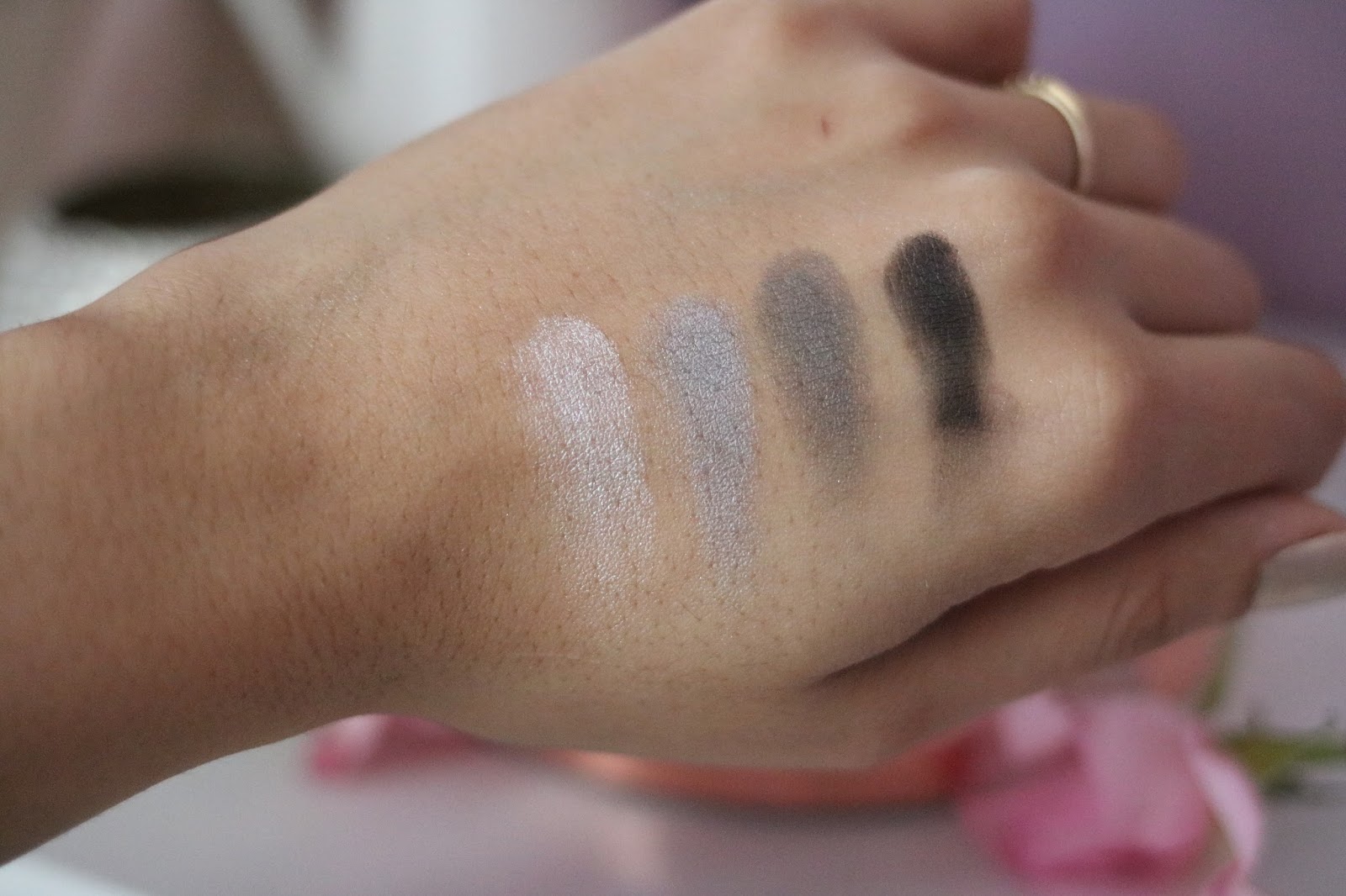 rosemademoiselle , rose mademoiselle , CLARINS , CLARINS ACAMEDIE , collection printemps été 2017 , joli rouge brillant , palette 4 couleur 05 smokey , ombres iridescentes , 10 silver grey , 09 silver pink , 08 silver white , contouring parfait , , revue , avis, paris , blog beauté