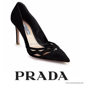 Kate Middleton wore Prada Wavy-Cut Suede Nero Pumps