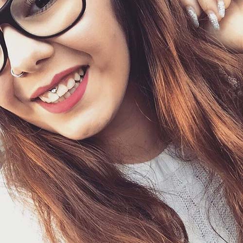 gözlüklü kız smiley piercing gözlüklü kız smiley piercing