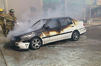 Arde vehículo en el Marcado 28 de Cancún; no se reportan lesionados