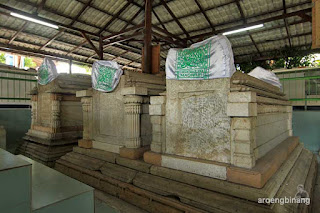 makam maulana malik ibrahim gresik