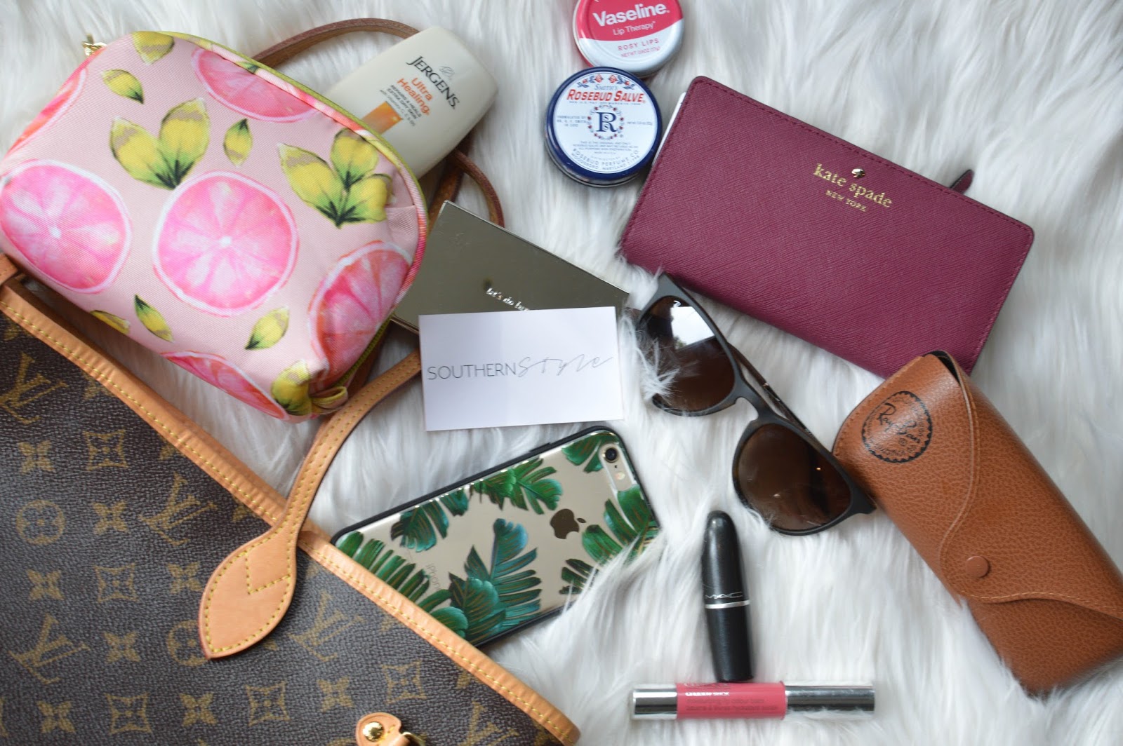 What's In My Mom Bag - Louis Vuitton MM Neverfull