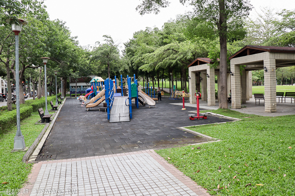 台中南屯|豐富公園|滑板練習場|雙心造景|陽光草坪|兒童遊戲區