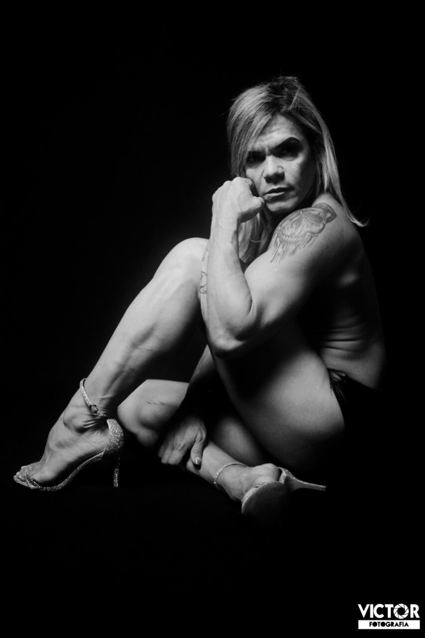 Atleta Carla Galvão posa para ensaio sensual. Foto: Victor Catinin