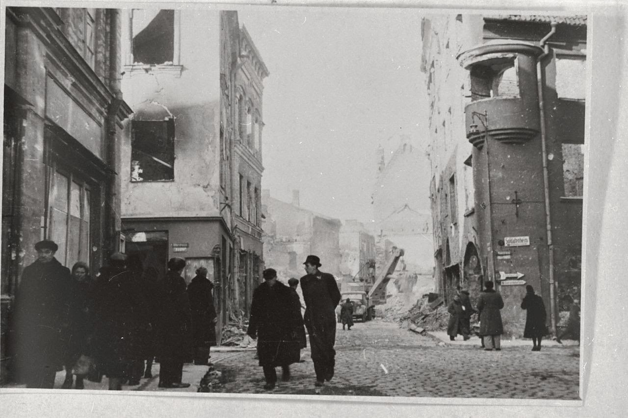 Последствия бомбардировки Таллинна. Март 1944 года Последствия бомбардировки Таллинна.