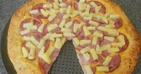CANADIAN BACON AND PINEAPPLE PIZZA