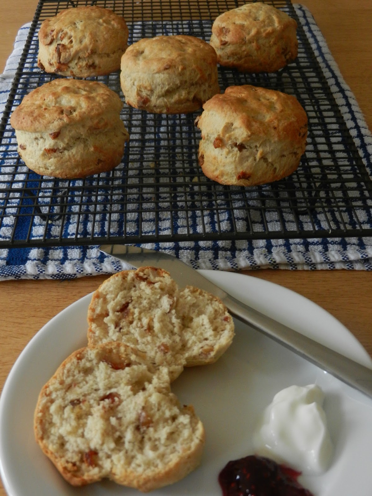 Foodie Bakes: Date and Walnut Scones