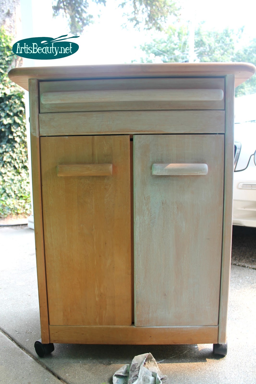 ART IS BEAUTY ROLLING KITCHEN CART MAKEOVER USING VINTAGE EFFECTS PAINT
