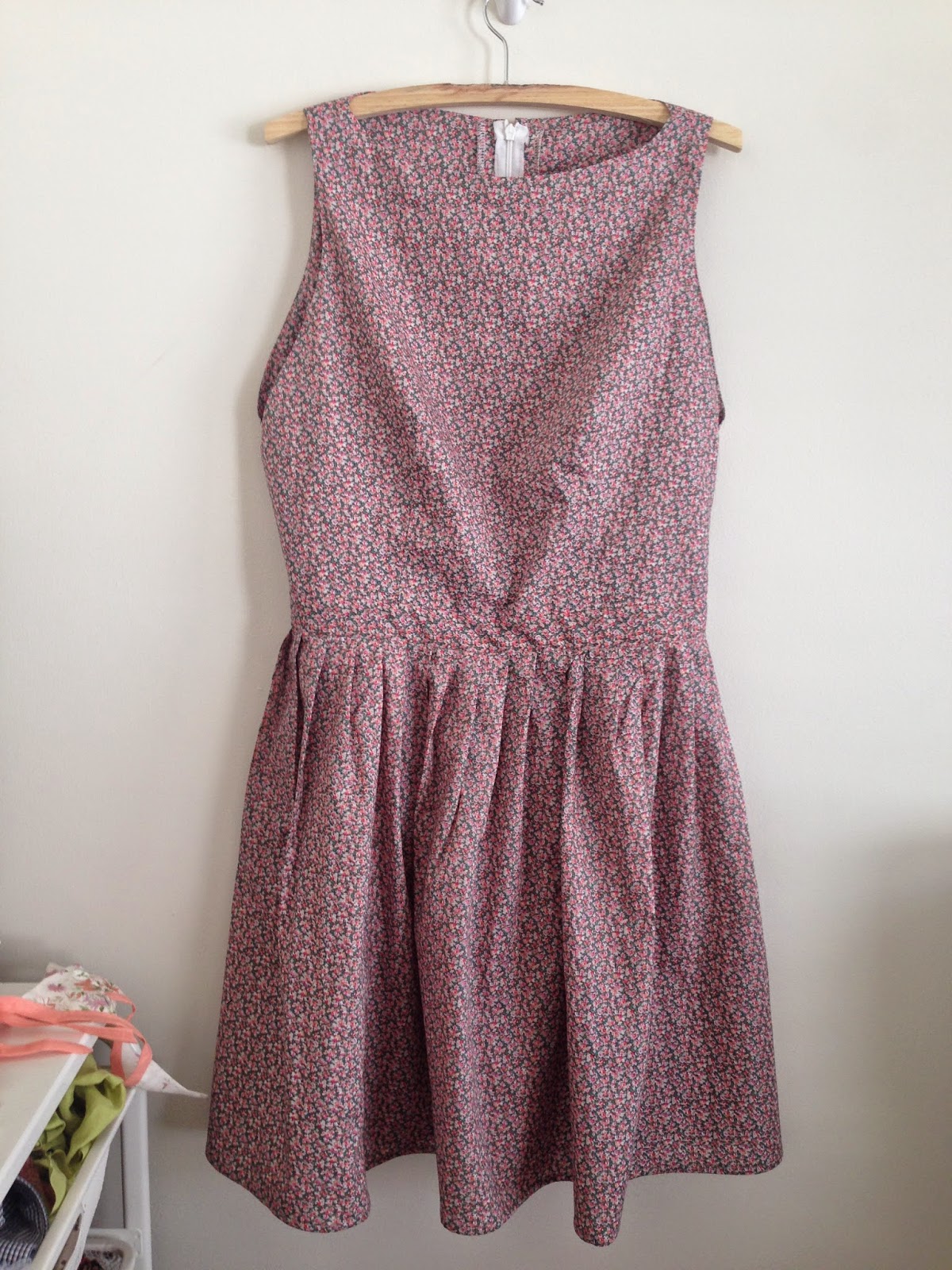 Sewn By Elizabeth: Vogue 8901 Or The Dress With Room For Your Cat