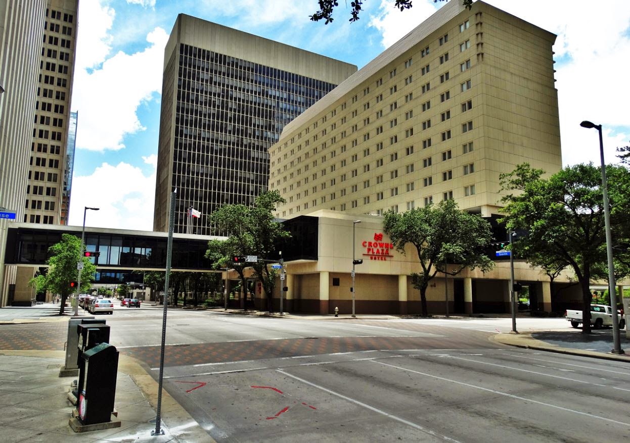 Houston in Pics: Crowne Plaza Hotel at Cullen Center (Downtown Houston)