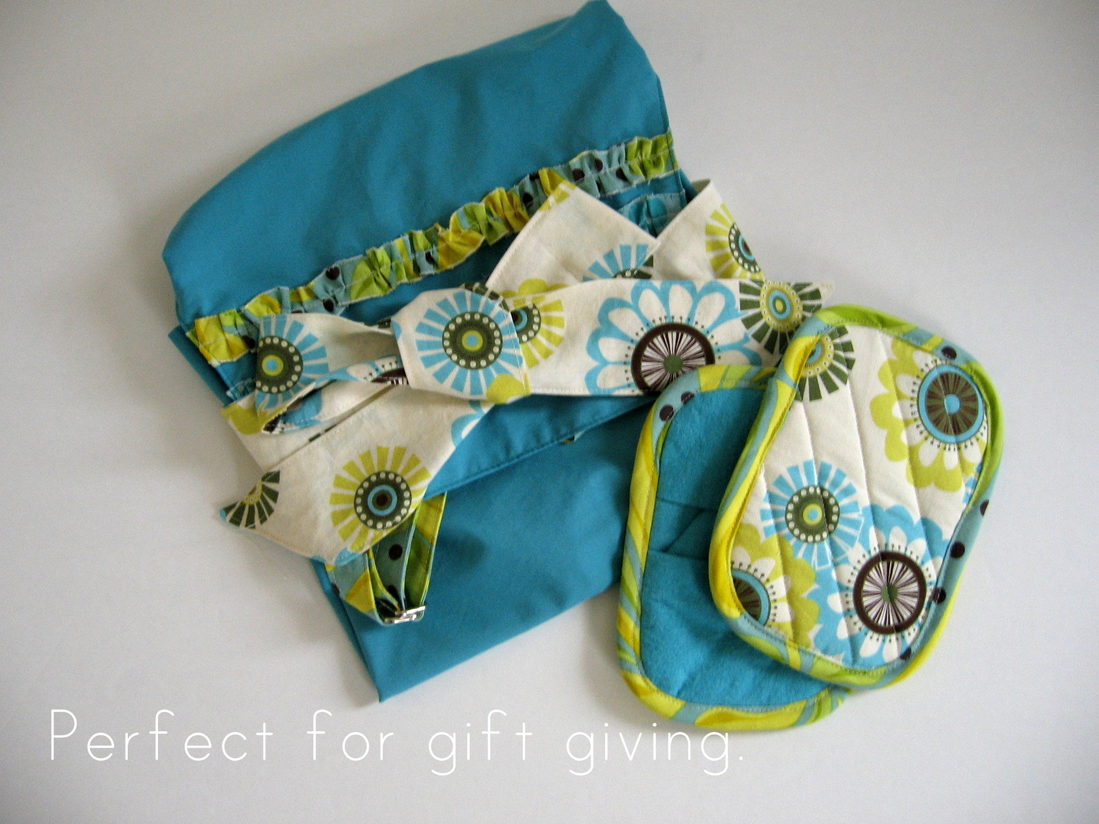 Pickup Some Creativity Ruffled Pillowcase Apron Tutorial