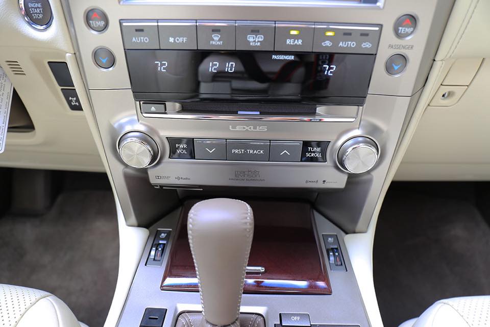 Xe 7 Chỗ Lexus GX 460 Đời Mới Nhất Màu Trắng Nhập Khẩu Nguyên Chiếc Giao Ngay