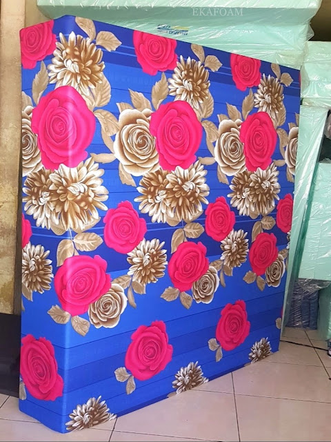 Kasur inoac roshita biru Kasur inoac motif bunga roshita biru