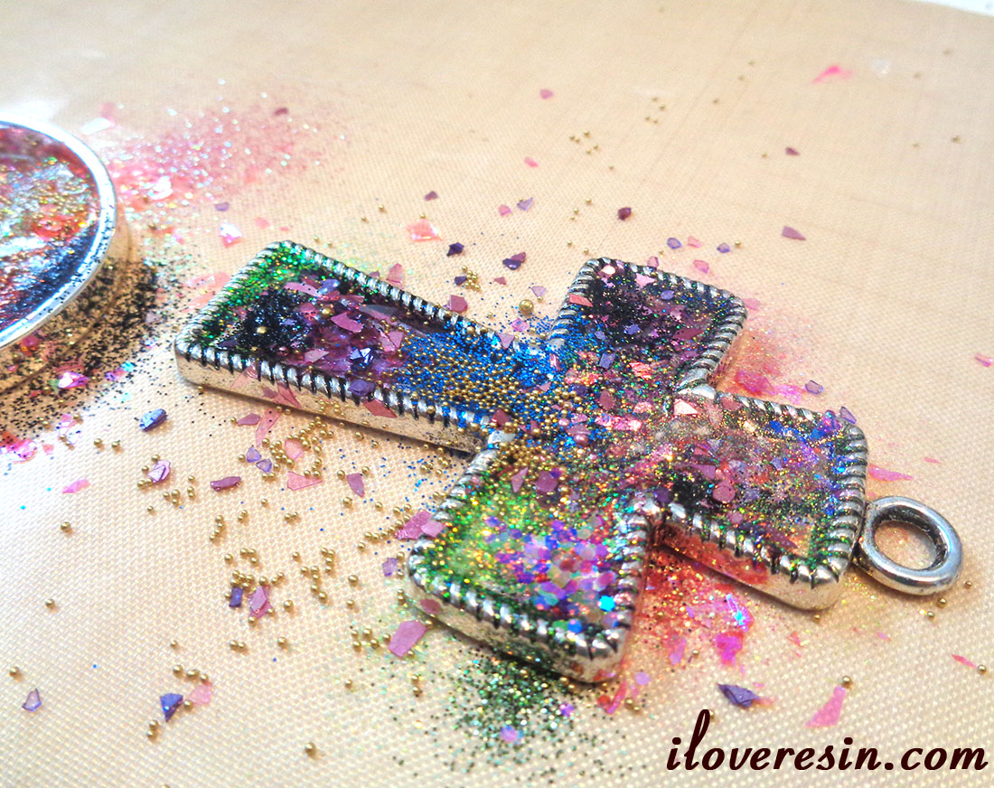 I LOVE RESIN Glitter Bombing With Resin