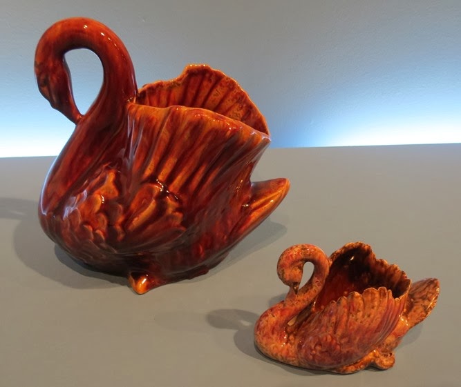 New Zealand Pottery and Crown Lynn with Valerie : Swans, figurines,  vases... exhibition in Whangarei and a talk on 16th March