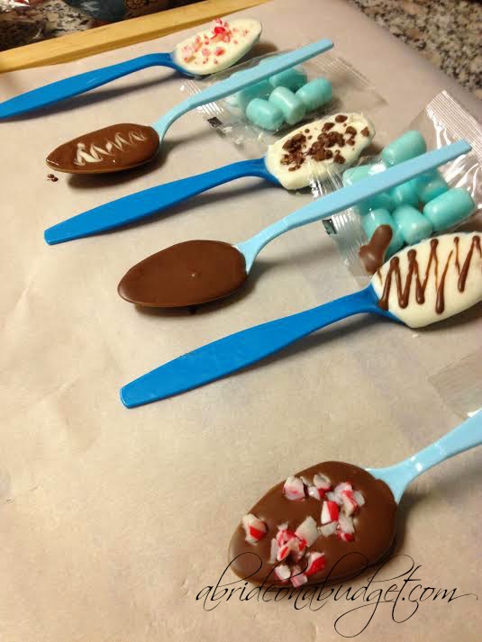 Hot Chocolate Spoons Favor Idea. These are perfect for a winter wedding, a blue wedding, a birthday party, or just something to make on a snowy Saturday when the kids are outside playing. Get the full tutorial on www.abrideonabudget.com.