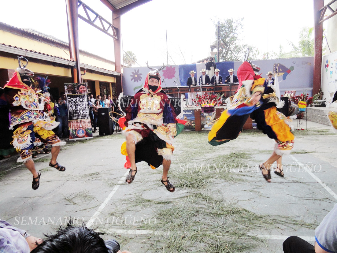 SEMANARIO ANTIGUEÑO: DANZA DE LOS VENADOS, CLÁSICA DEL FOLKLORE NACIONAL