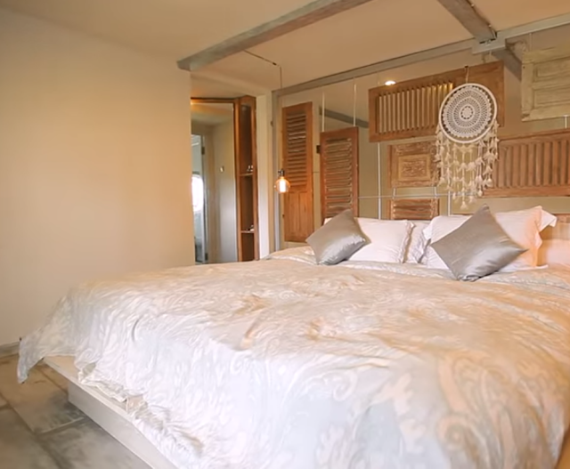 Suaka di Ujung Bukit Suaka di Ujung Bukit