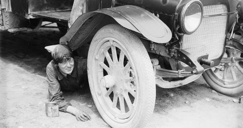 21 Century Auto >> Who Says Girls Can't Repair Cars? Check Out These 21 Amazing Photographs of Women Auto Mechanics ... 21 Century Auto >> Who Says Girls Can't Repair Cars? Check Out These 21 Amazing Photographs of Women Auto Mechanics ...