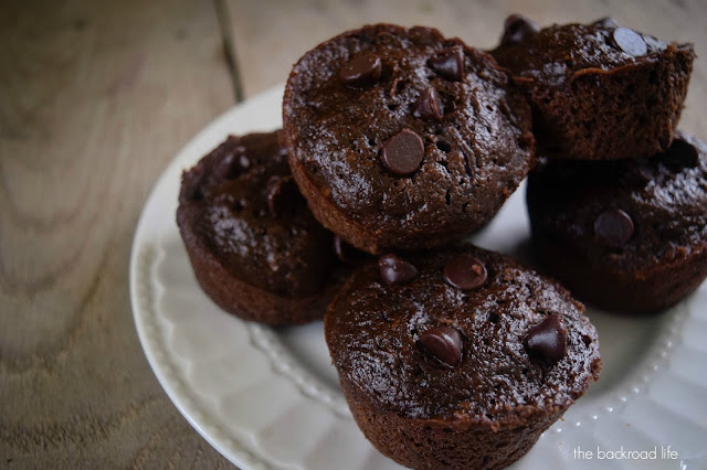  So delicious, moist, and chocolaty! This double chocolate zucchini muffin recipe is a great way to use zucchini in the garden! Make bread too!