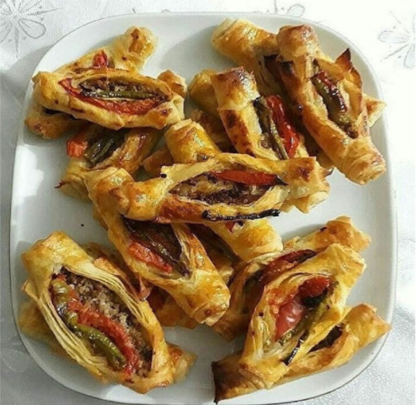 Karnıyarık Böreği Tarifi Karnıyarık Böreği Tarifi