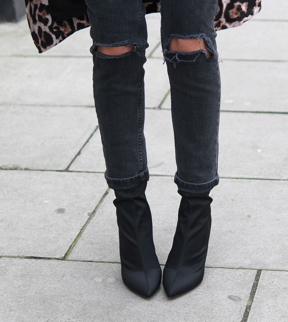 peexo fashion blogger wearing asos farleigh jeans and public desire kori ankle boots