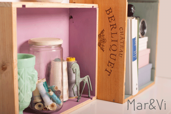 estantería hecha con cajas de madera