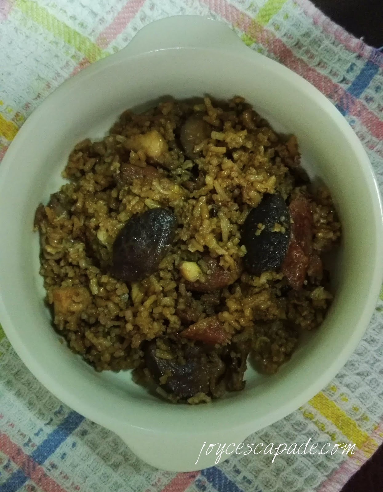 Rice Cooker Version "Claypot" Chicken Rice Joy 'N' Escapade