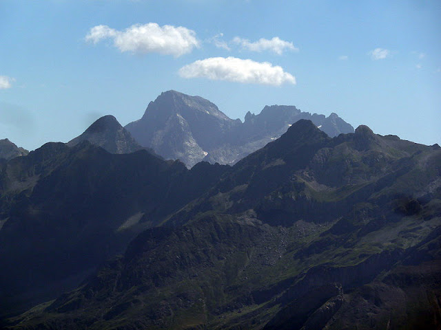 PICO DE LA CANAL ROYA, PEÑA BLANCA, PIC D'ANEOU Y CUYALARET  P1150130_resize