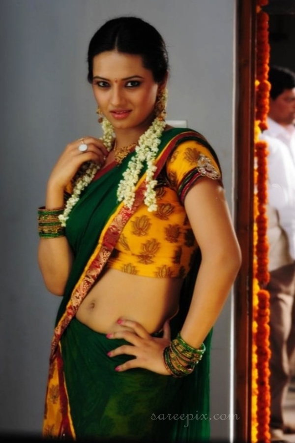 Indian Actress Gallery : Isha Chawla Hot Cute Navel Cleavage Saree ...